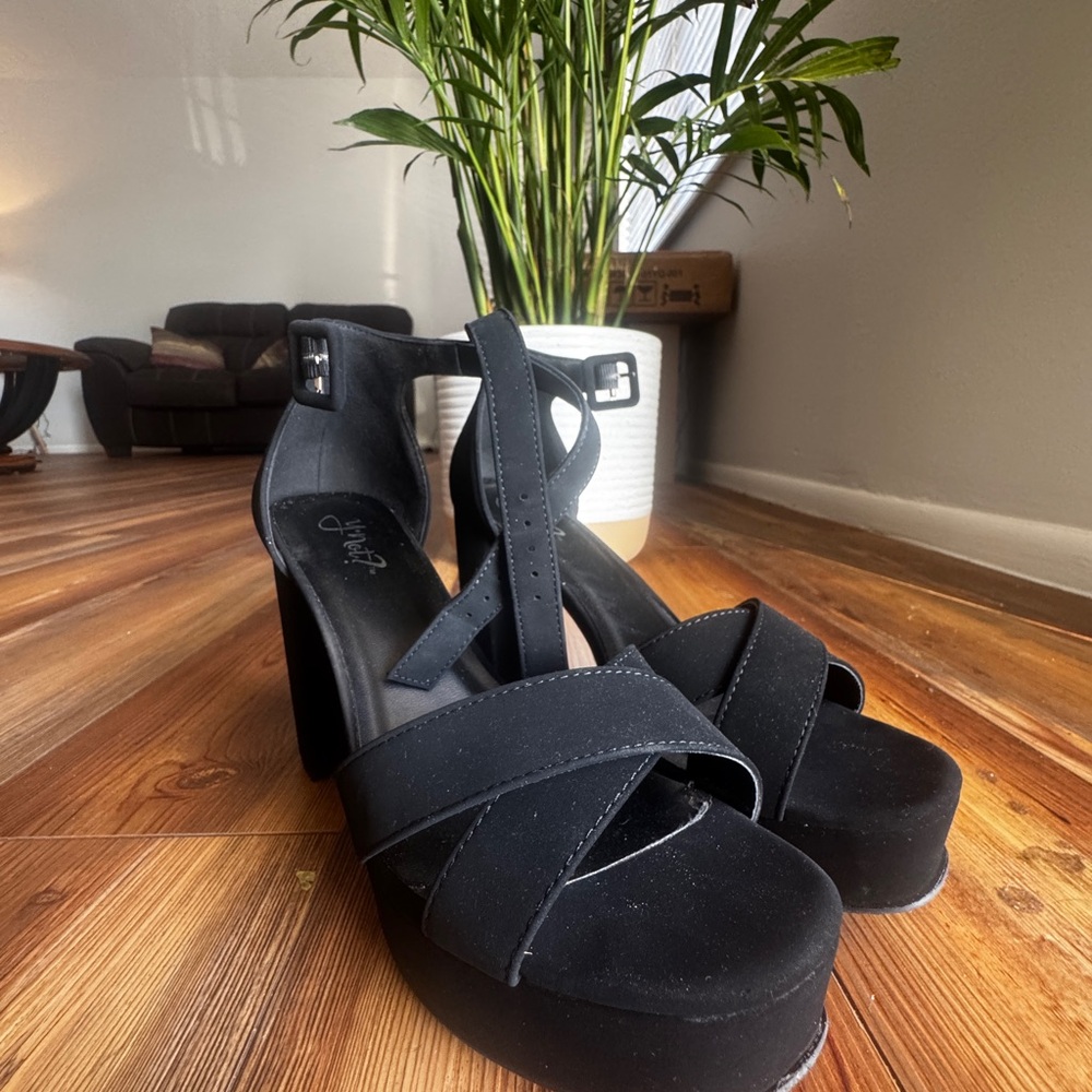 Y•Not? black strappy heels